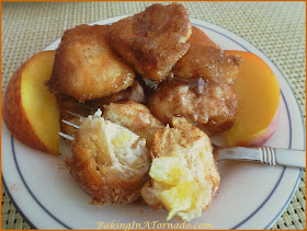 Peaches and Cream Monkey Bread | www.BakingInATornado.com | #recipe #dessert