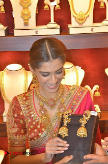Actress Sonam Kapoor Launch Kalyan Jewellers Anna Nagar Showroom  0015