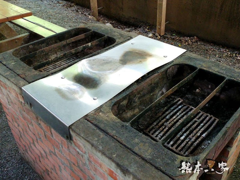 苗栗婚紗IG打卡景點|教堂廣場-飛牛牧場|寬敞露營營地設有盥洗區烤肉區好便利