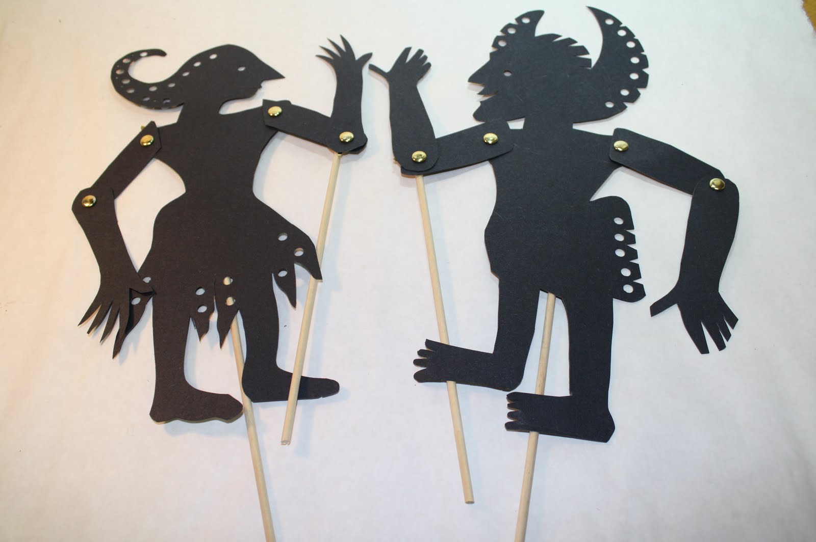 heidi-boyd-playing-with-shadow-puppets