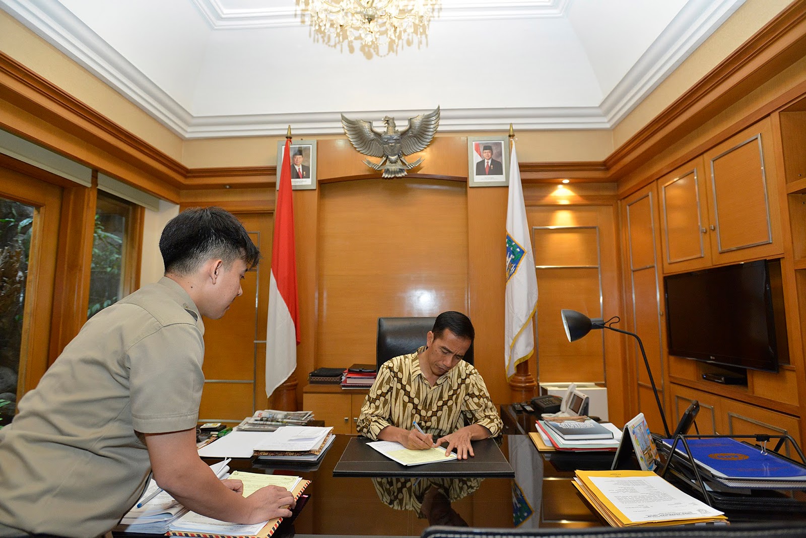 HORE !! PRESIDEN JOKOWI TELAH TANDA TANGANI SURAT PENCAIRAN GAJI KE 13