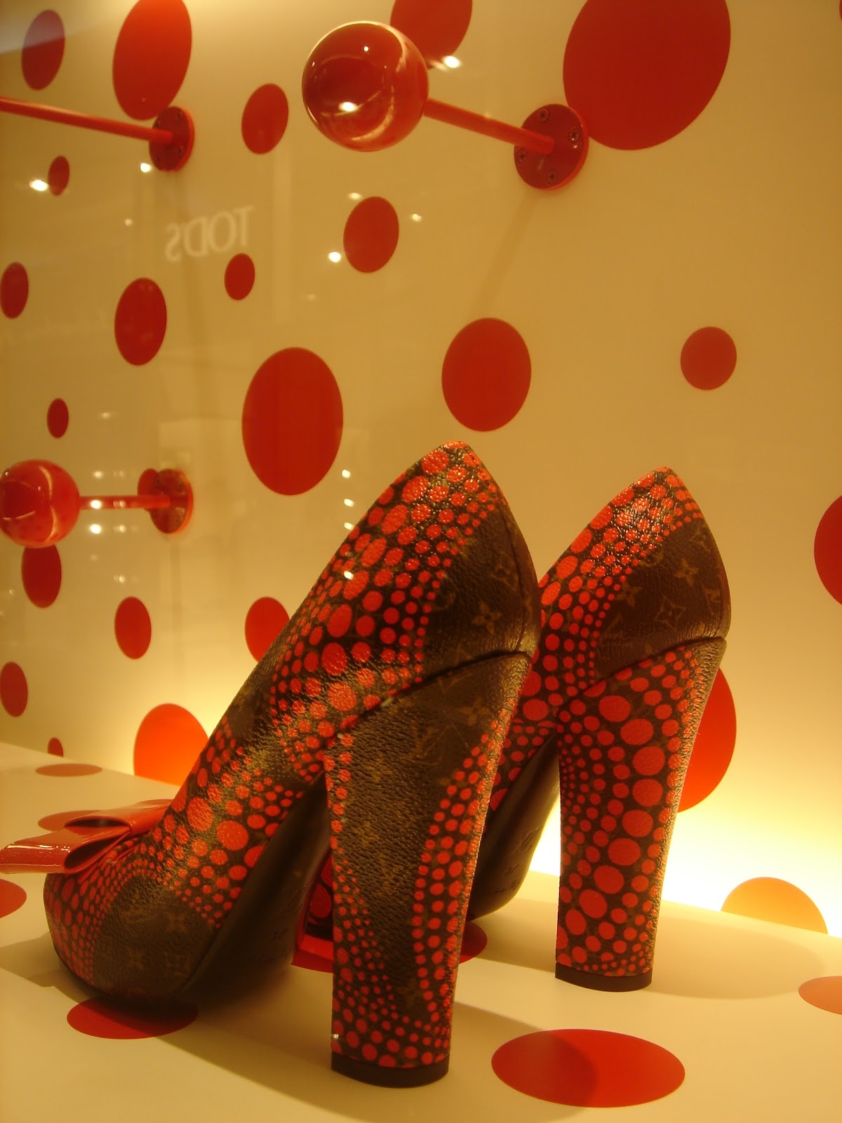 Oeuvre Kusama Télécharger - AfficheJPG