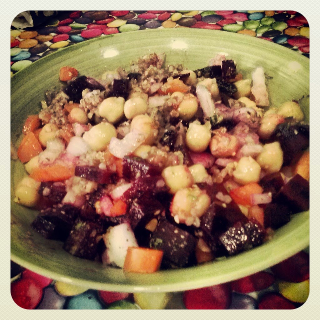 Vegeteando, que es gerundio Ensalada de bulgur y garbanzos.