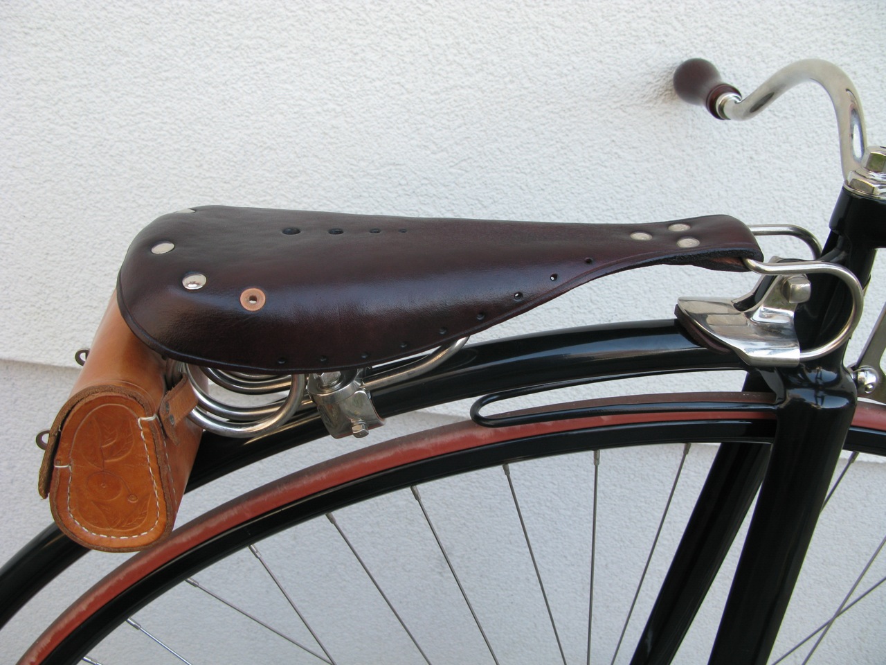 Frau am Steuer – Fahrrad Salon Frau am Steuer – Fahrrad Salon