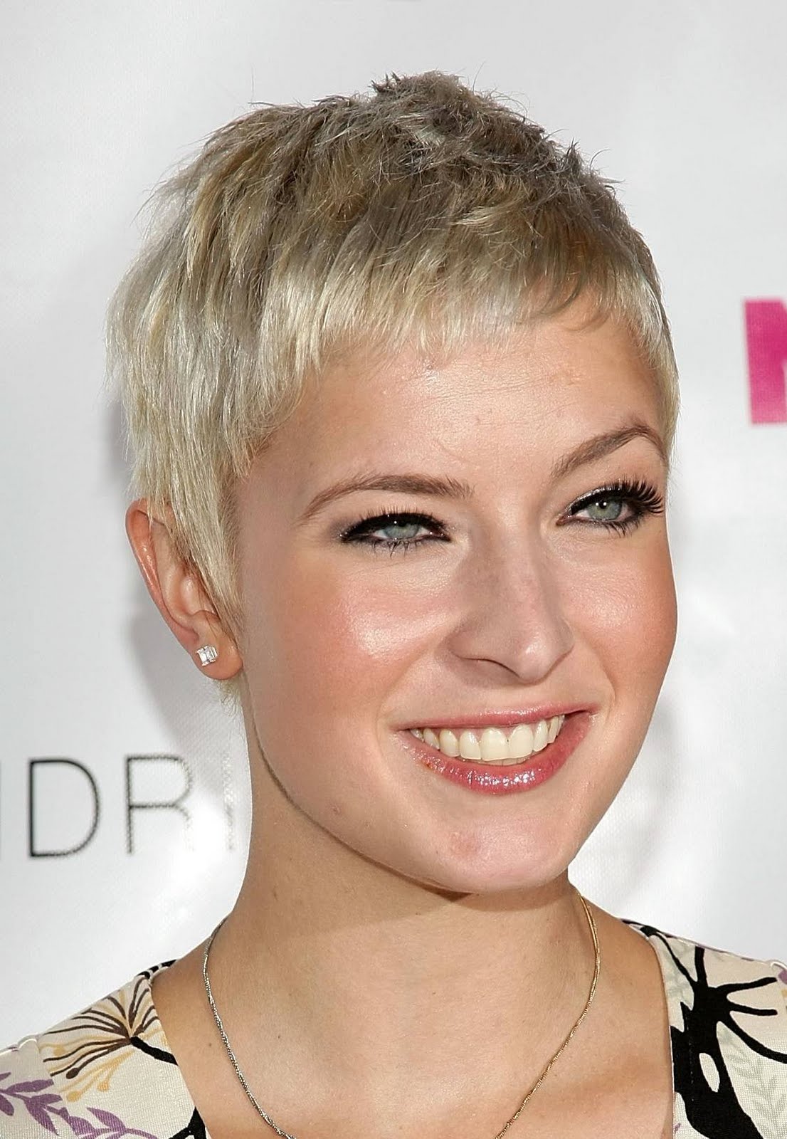 Hairstyle For You Celebrity Short Blonde Hairstyle Wallpaper