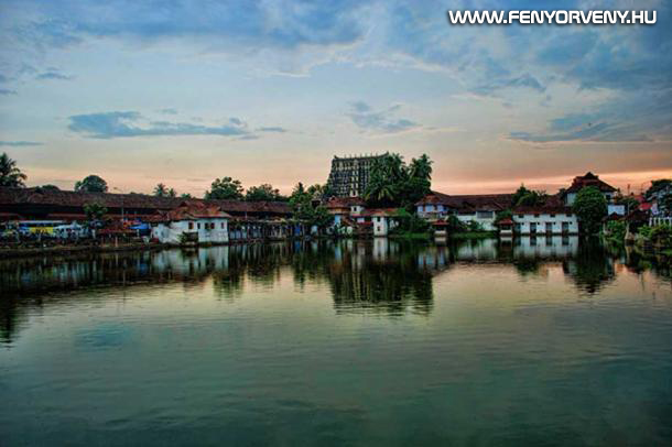 Padmanabhaswamy templom rejtélyes hanghullámokkal lezárt ajtaja Padmanabhaswamy templom rejtélyes hanghullámokkal lezárt ajtaja