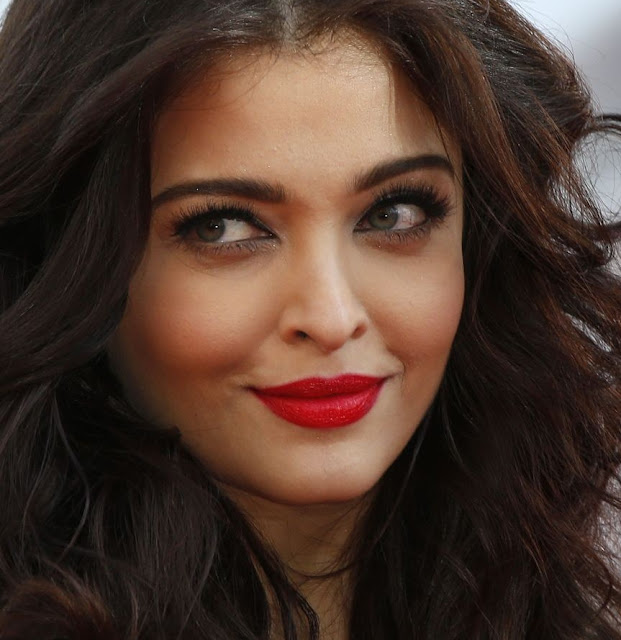 Latest Trending News of the World Top 5 beautiful Lips of Bollywood Actresses