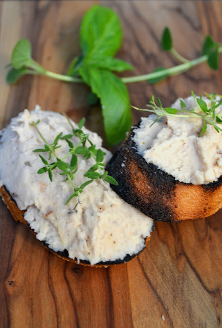 White Bean and Rosemary Crostini