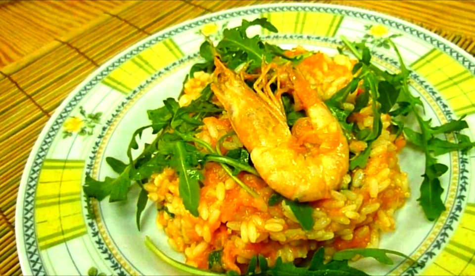 салат с креветками. салат с тыквой и курицей. тыквенное ризотто с креветками. суп с креветками. ризотто с креветками биск.