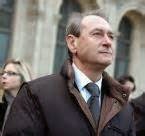 Bertrand Delanoë Bertrand Delanoë est né le 30 mai 1950 à Tunis