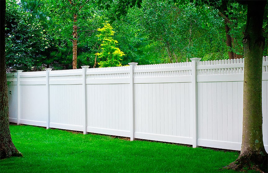 Delaware Fence Company Vinyl vs. Wood Fencing