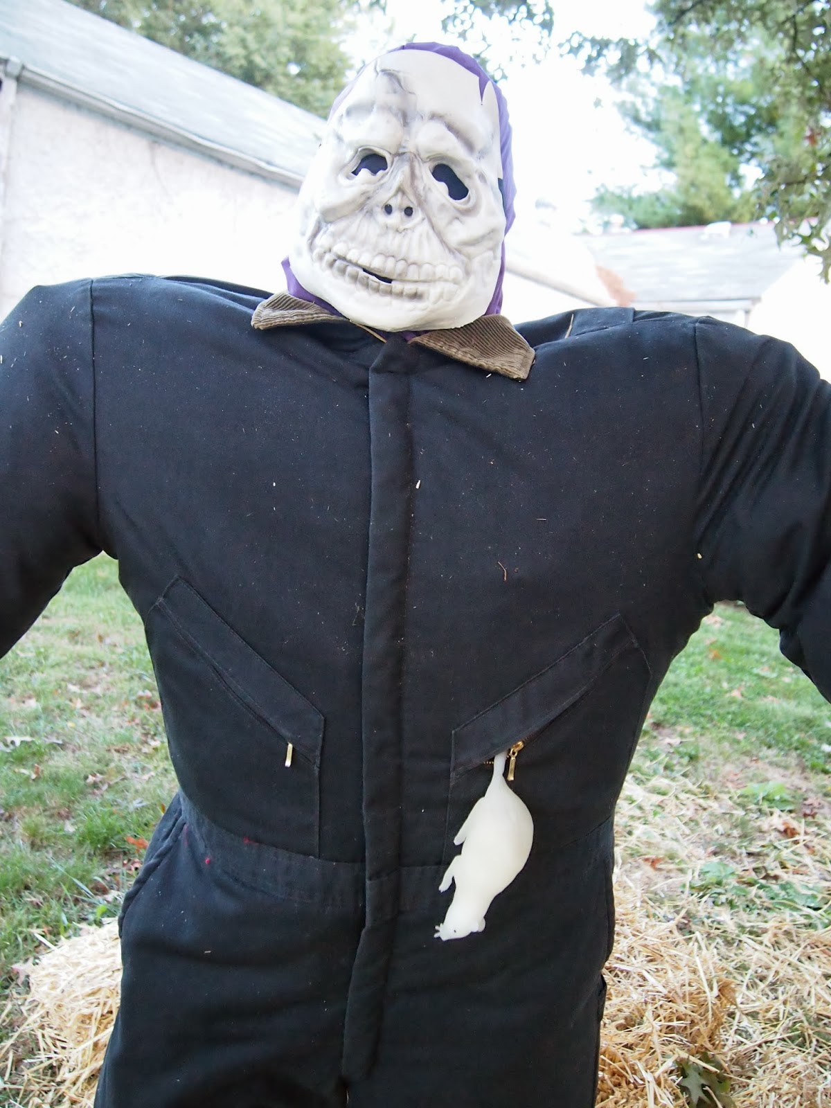 Heck Of A Bunch: Standing Halloween Dummy How-To