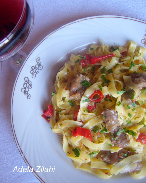 Tagliatelle  cu pipote de pui si vin de Porto