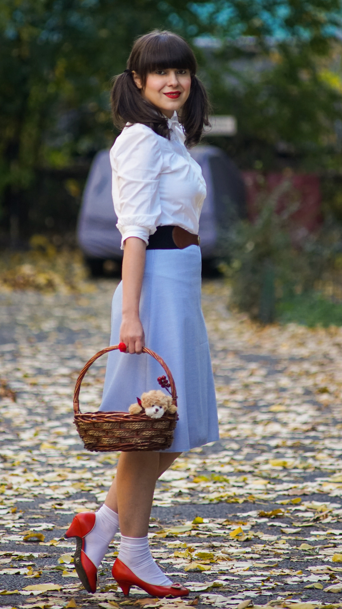 easy DIY Halloween costume dorothy white shirt blue skirt basket dog doggy stuffed toy stuffed bear red shoes white socks pony tails girly autumn 