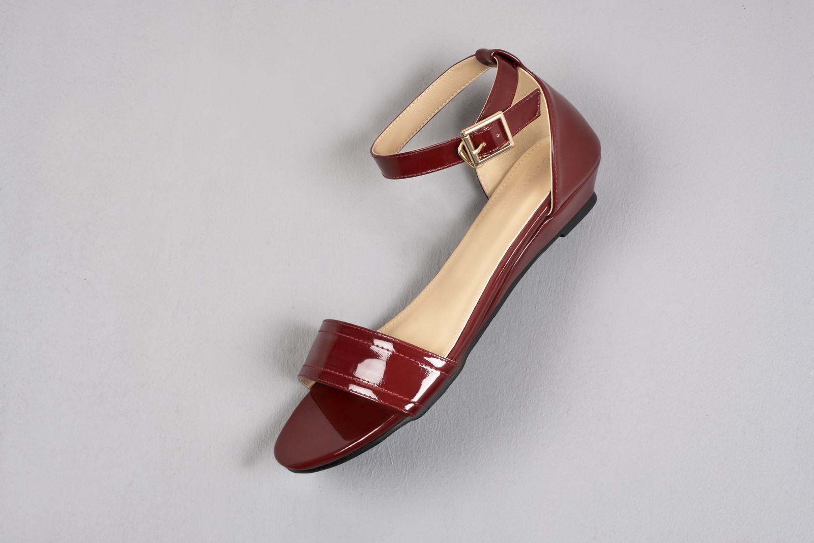 Shoe shopping tips for walking in style by Parisian Plus The Products