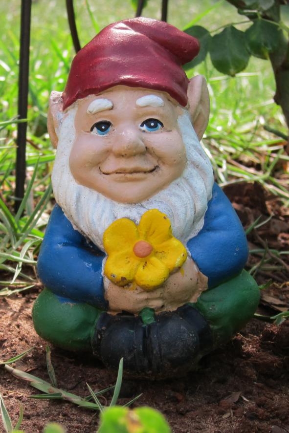 I Can�t Keep Up with a Blog RIP Little Garden Gnome