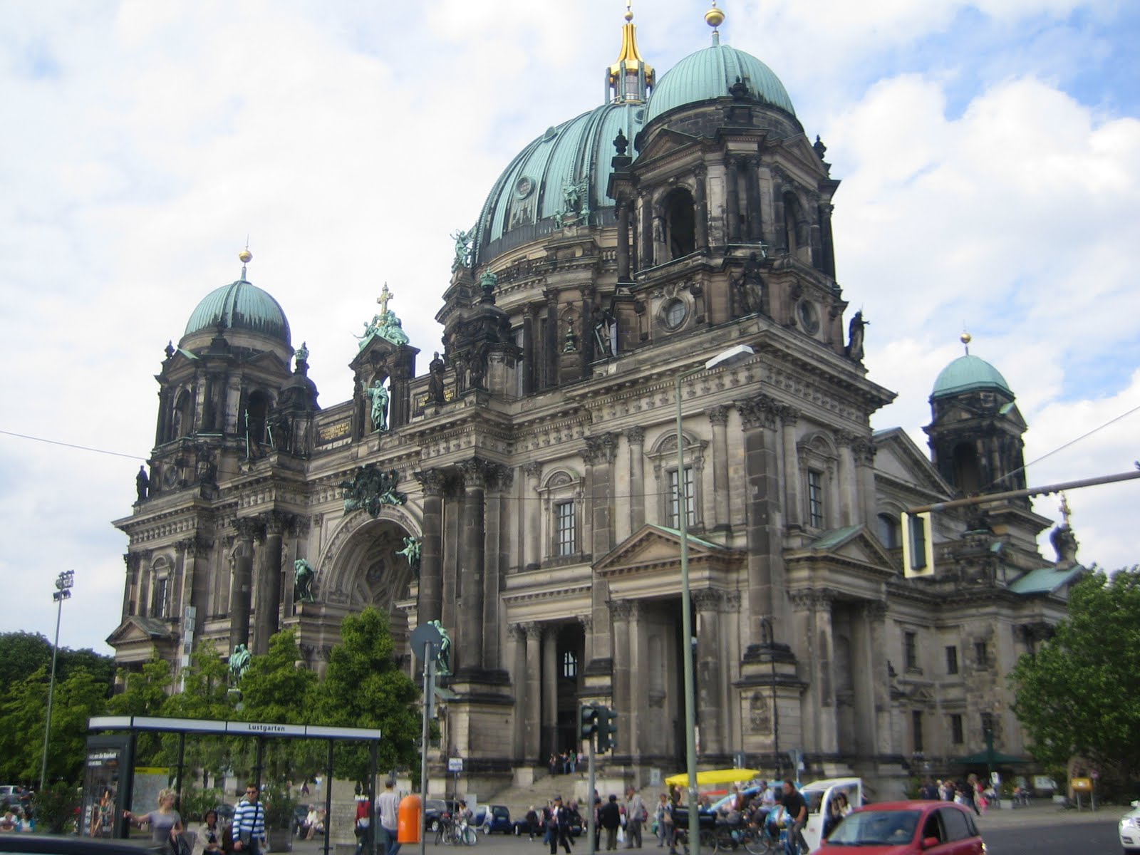 desert-woman-on-the-road-historical-buildings-in-berlin