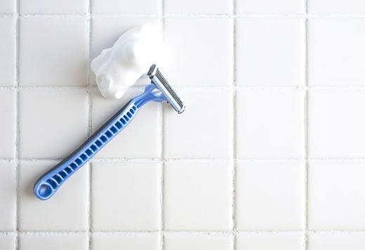 Cách dùng dao cạo xử lý các vi ô lông an toàn Cách dùng dao cạo xử lý các vi ô lông an toàn
