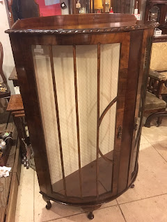 №9836ハーフムーンキャビネット　クロス張替え後