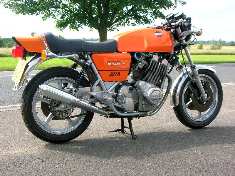 motorkerens The LAVERDA JOTA {The World's First Superbike}