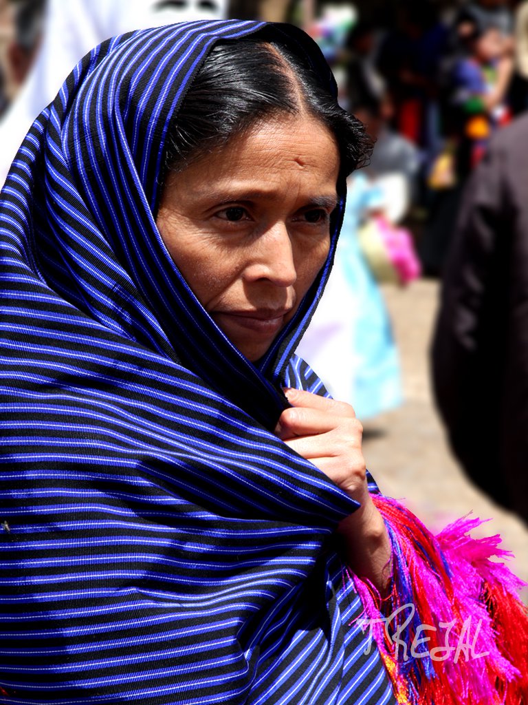 Jaime Ramos Méndez: Mujer purépecha con rebozo tradicional - Fotografía