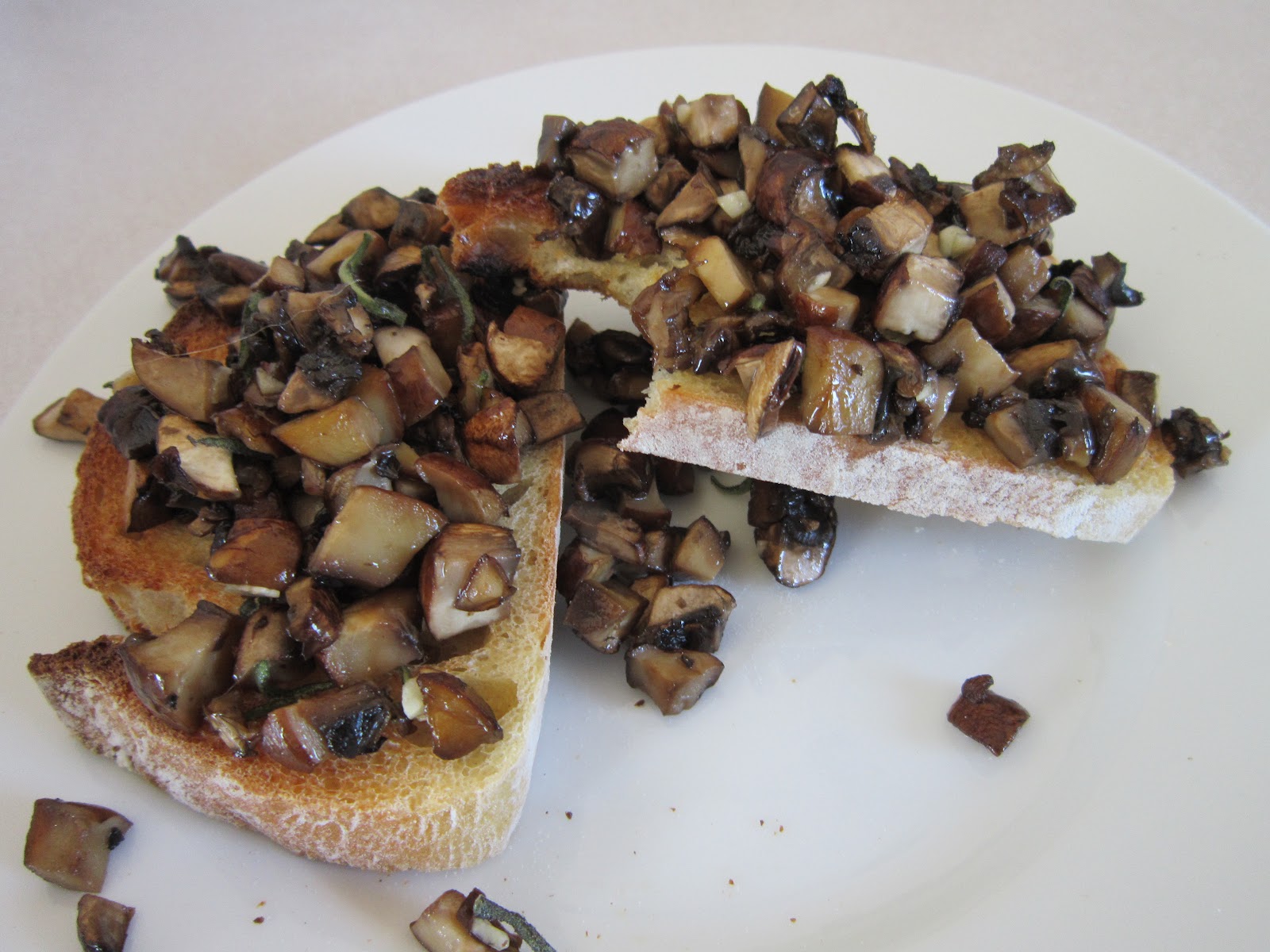 Un Cuore Scalzo - My Adventures in Italy: Crostini di Funghi