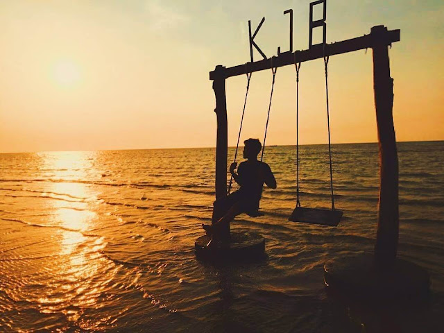 ayunan di pantai karang jahe rembang ayunan di pantai karang jahe rembang