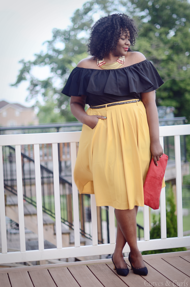 How to wear a Mustard Skirt. Plus size fashion for women #Curves #plussize #fashion #women #mode #ronde #tendance #modcloth #fashionforall #boohooplus #offshoulder 