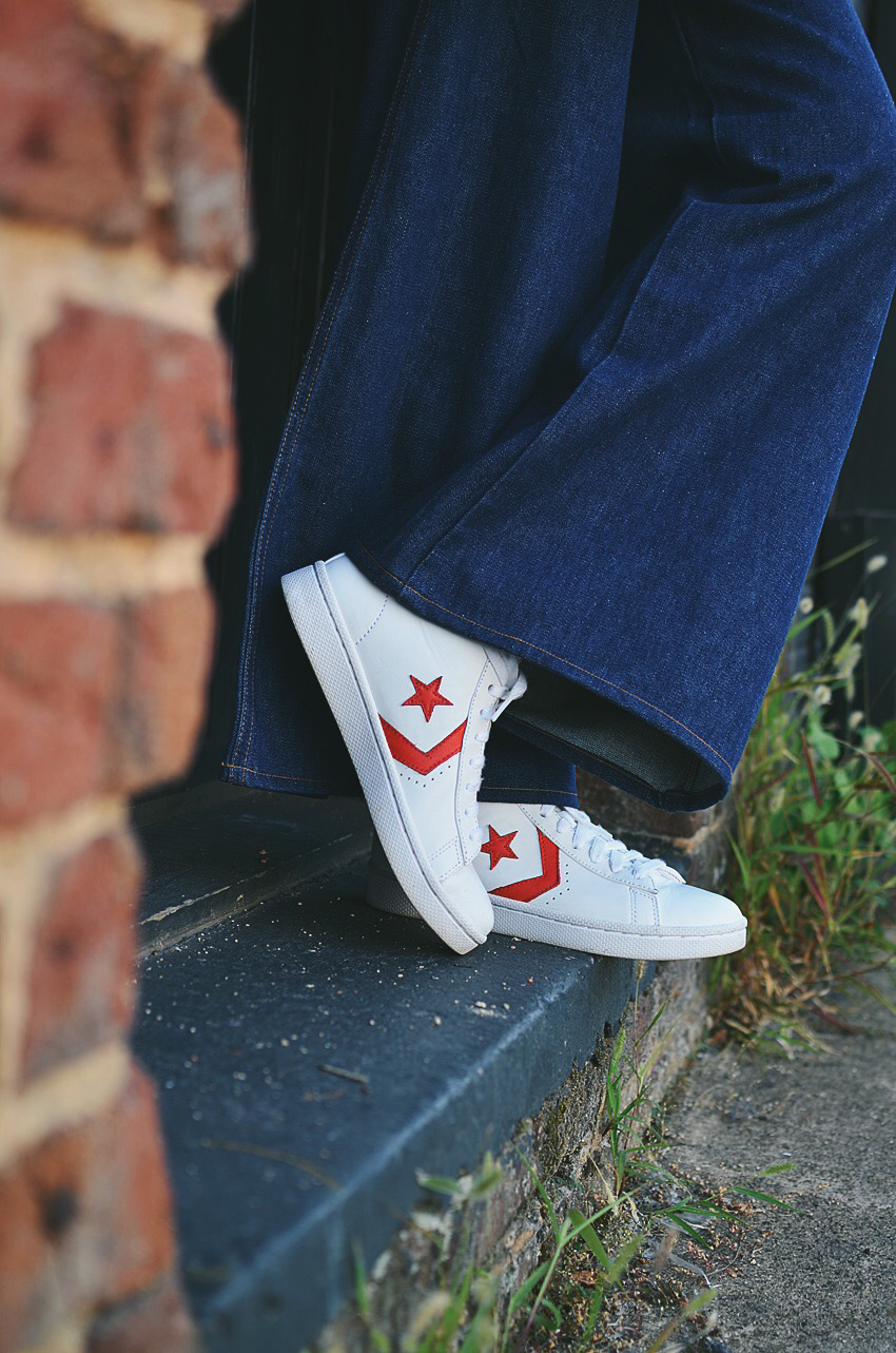 High top sneakers street style 