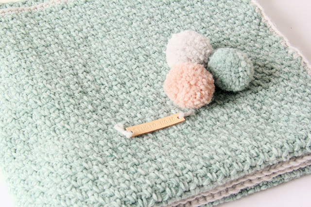 Studio Mojo, Gehaakt/ crochet, deken, Zeeman, Julia haakgaren, Moogly, the moss stitch, Granite stitch, babydeken, babykamer accessoire, 