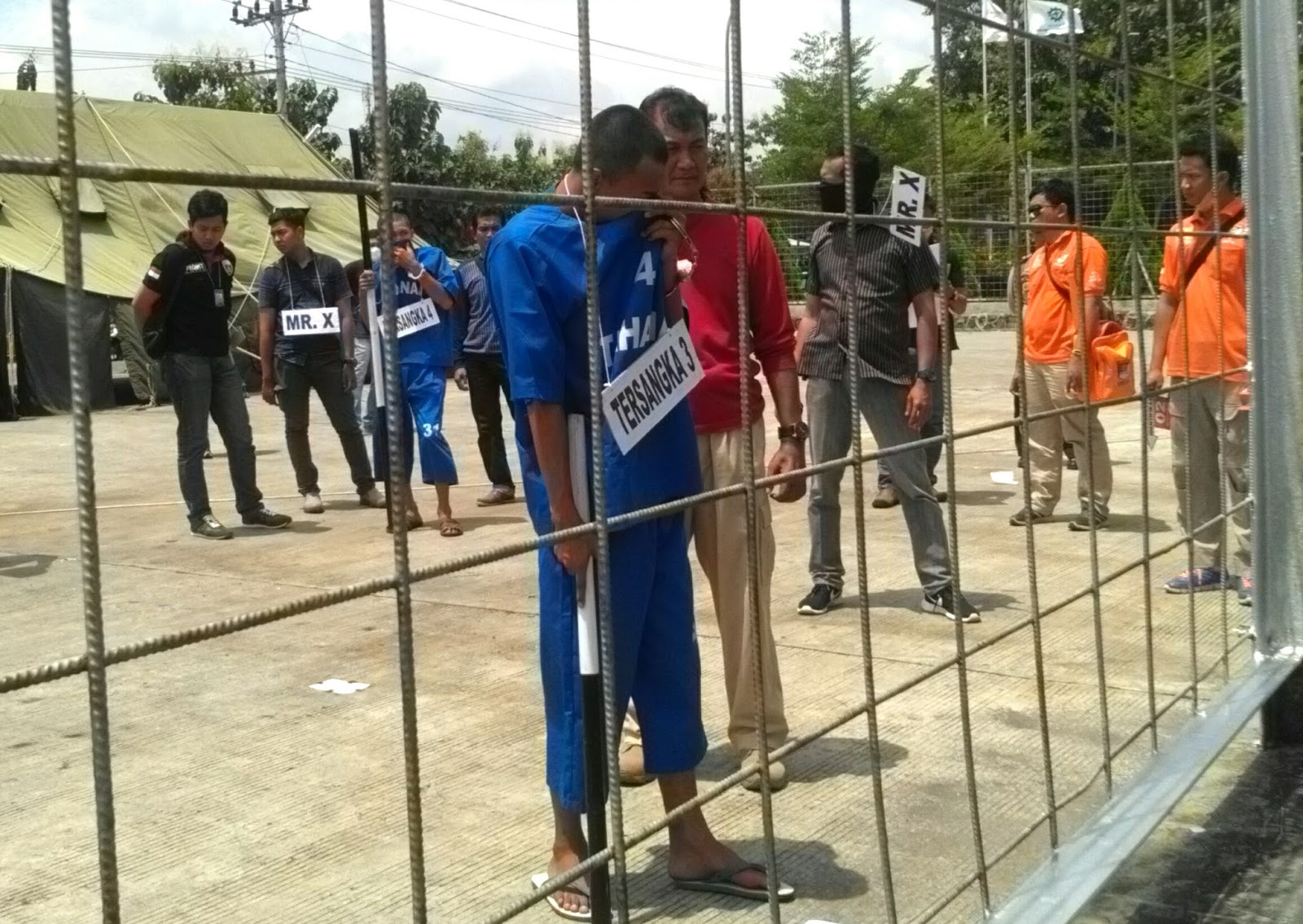 Lengkapi BAP, Lima Tersangka Demo Anarkis PT RUM Jalani Rekontruksi