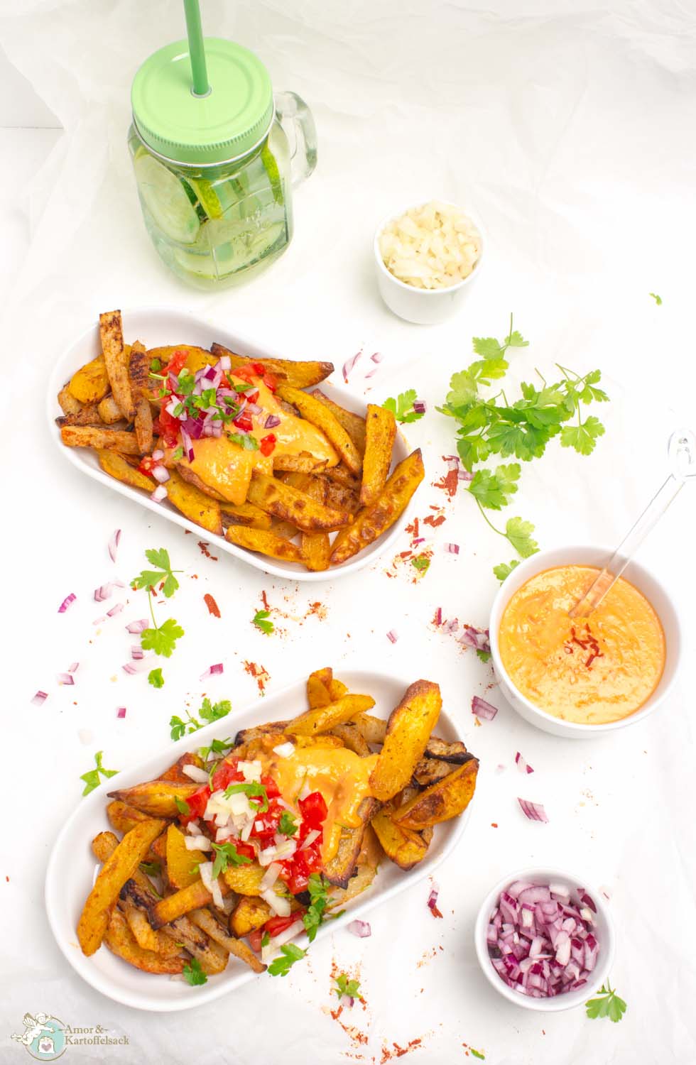 Amor&Kartoffelsack selbstgemachte Chili Cheese Sauce mit Backofenpommes