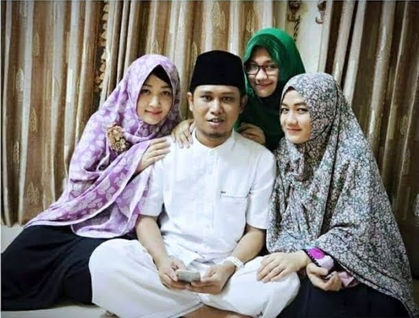 Tips Adil Gus Fadil Membagi Nafkah Batin untuk ke 3 Istrinya Meski Tinggal Serumah Tips Adil Gus Fadil Membagi Nafkah Batin untuk ke 3 Istrinya Meski Tinggal Serumah