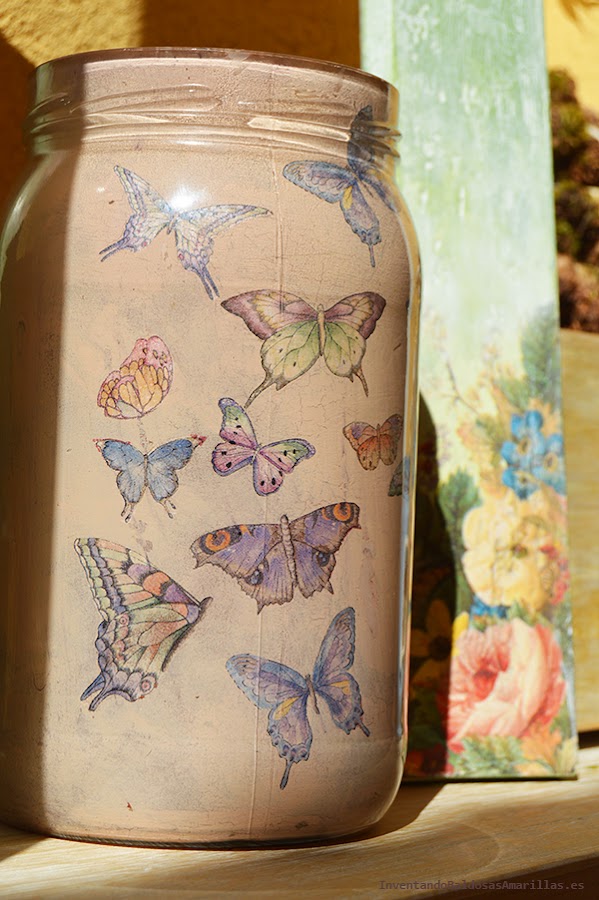 Bote decorado con pintura rosa