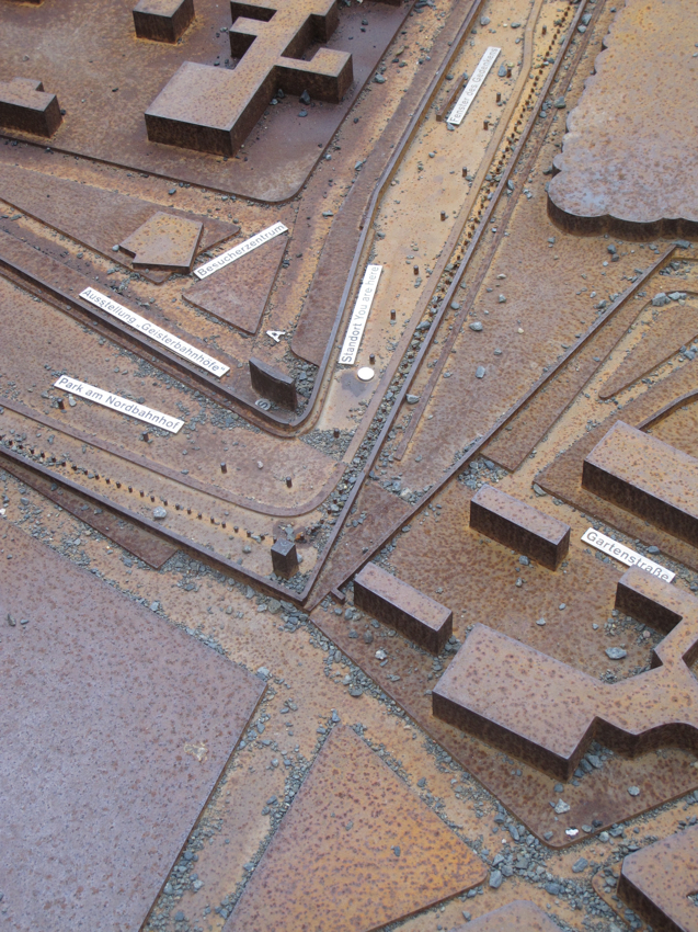 Berlin Wall Model