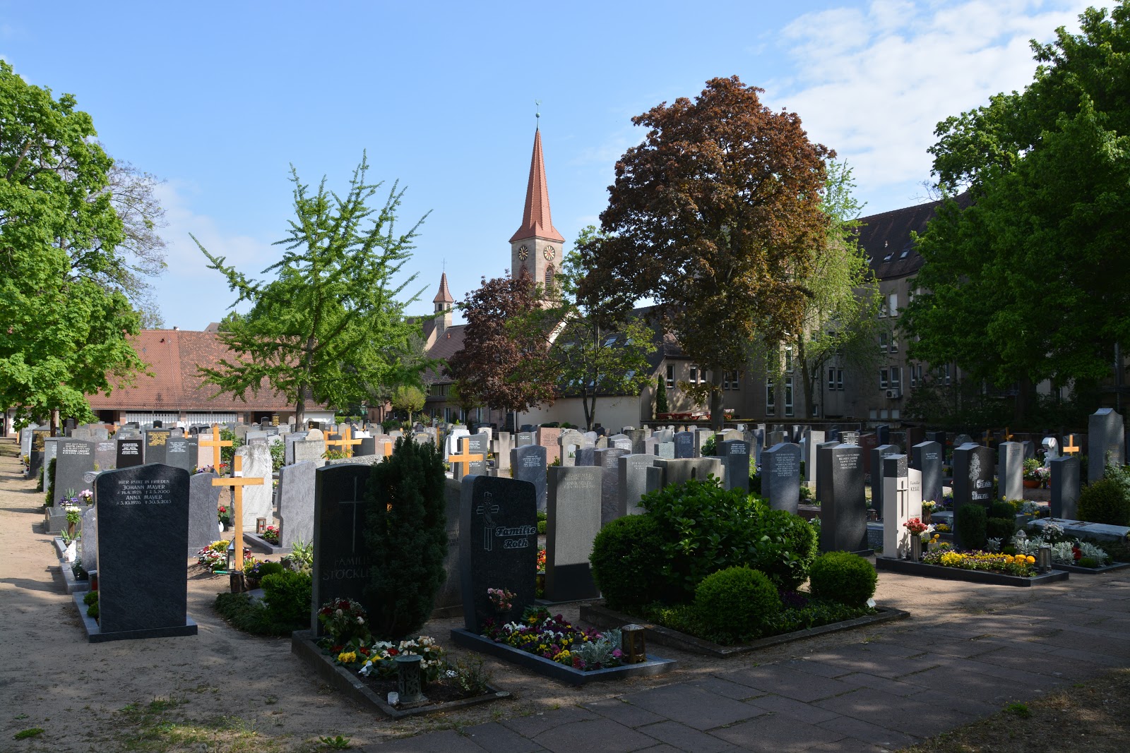 Nürnberginfo Kirche St. Leonhard mit Friedhof