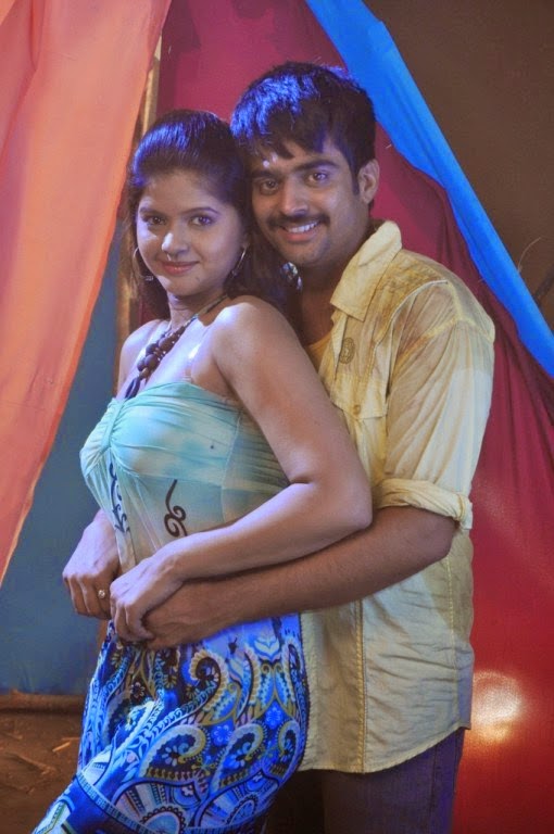 Uyirukku Uyiraaga Tamil Movie Hot Romance Scene Stills - MOVIEEZREEL