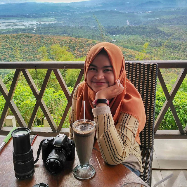 cewek di goa rong foto cewek cantik di goa rong
