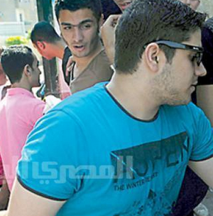 بالصور : ابن الدكتور محمد مرسي خرج من الامتحان غاضبا من صعوبته وعدم مشاهدة اليمين