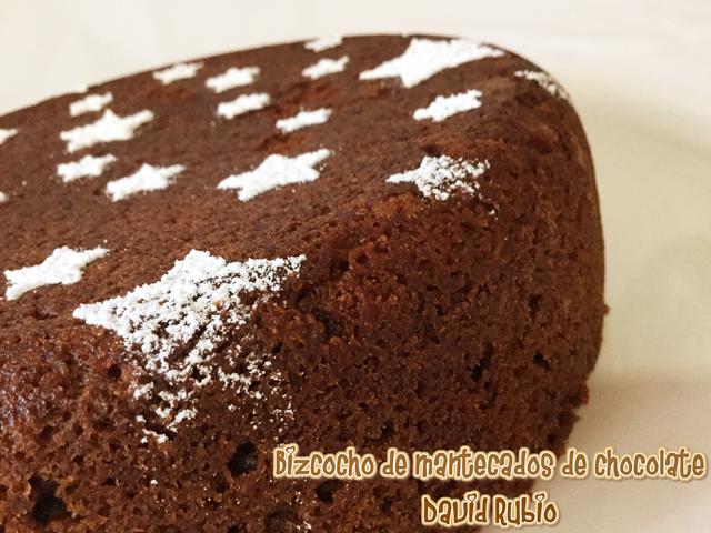 Bizcocho de mantecados de chocolate. Receta de aprovechamiento navideño.