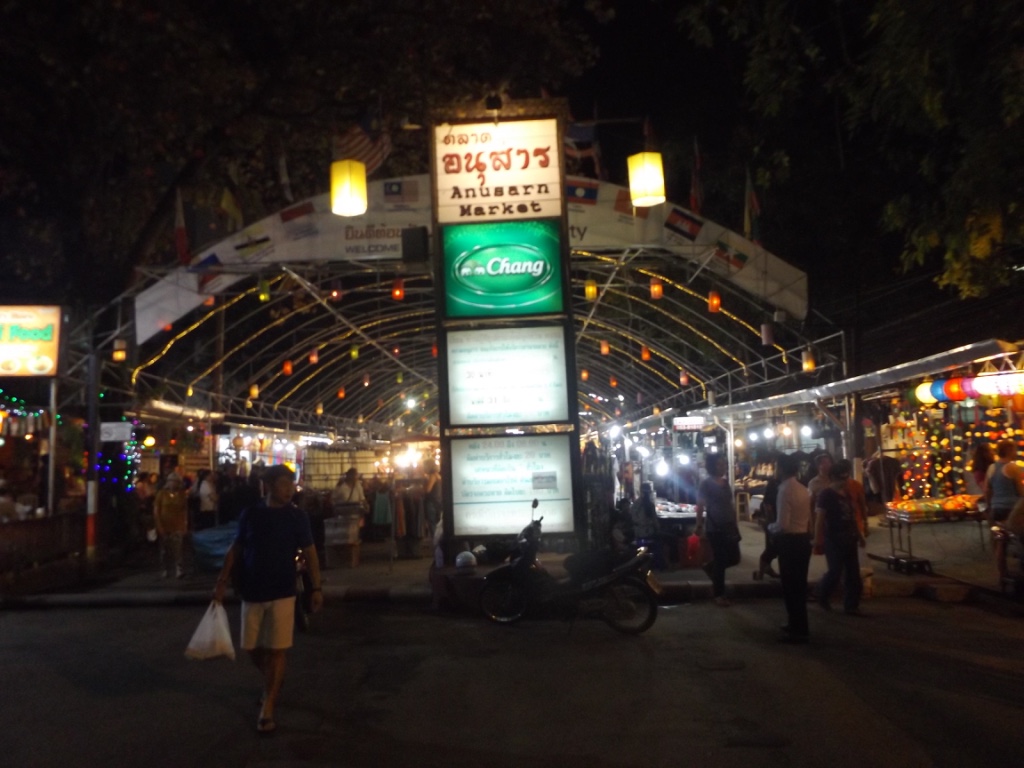 CHIANG MAI PRIMERA PARTE: CIUDAD Y FIESTA DEL LOI KHRATON - Tailandia noviembre/diciembre 2015 (3)