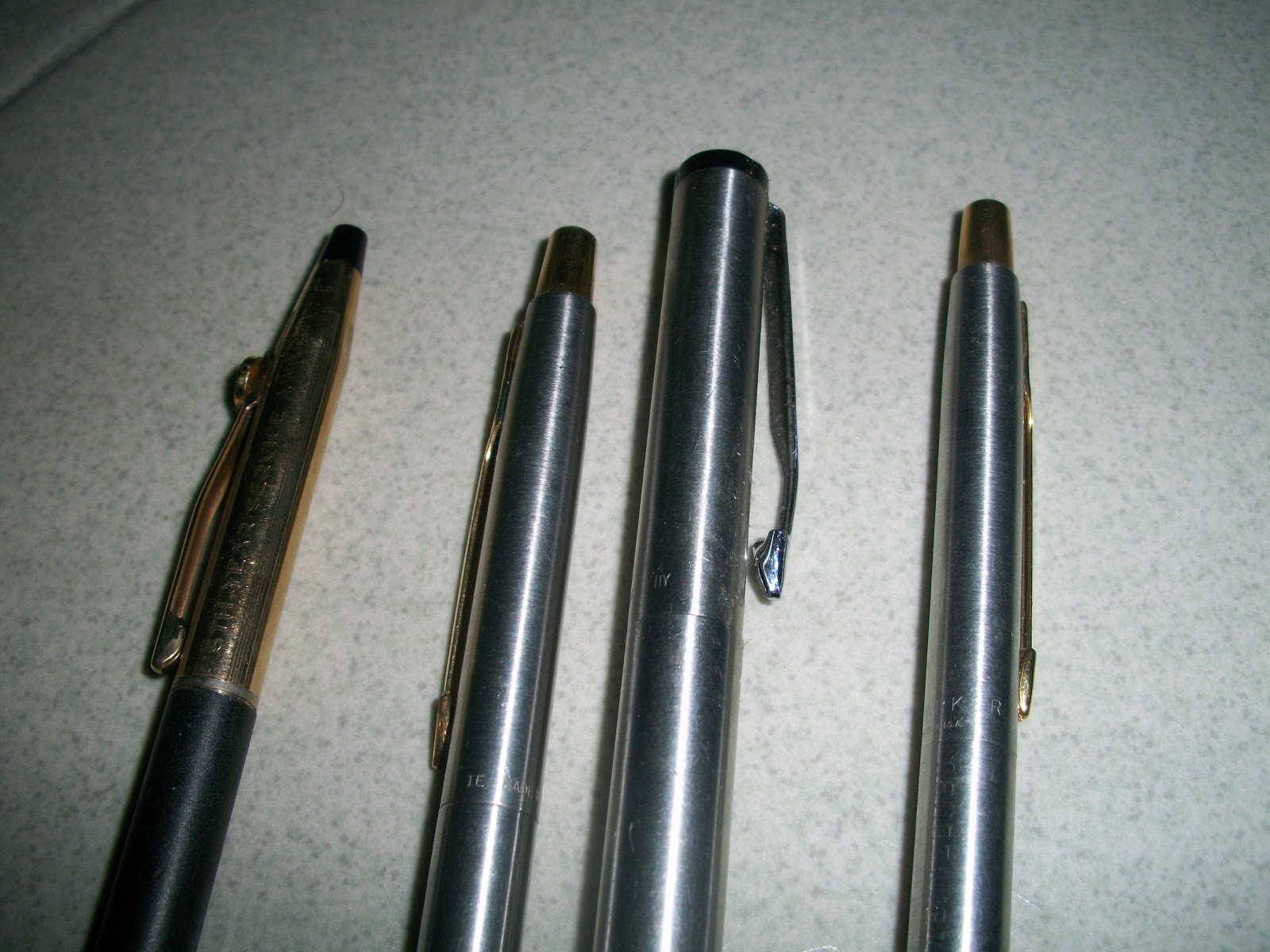 collectible items Vintage CROSS pen and 3 PARKER pen
