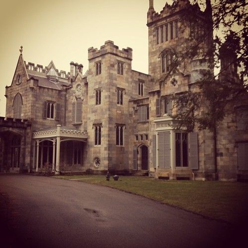 Shadows on the Wall An Online Dark Shadows Fanzine The Great Estate of Collinwood(s)