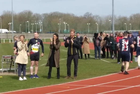 Meghan Markle wore Aritzia Babaton Bascom Trench Coat at Bath Sports Training Village. Invictus Games Sydney 2018. Meghan Markle fashion style