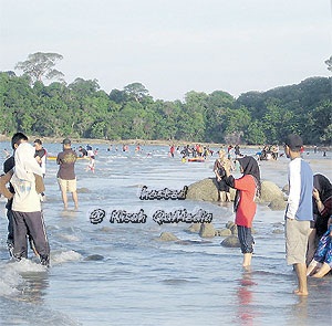 Misteri Pulut, Ayam Panggang Di Pantai Pasir Lanun,Di Mana Lanunnya?