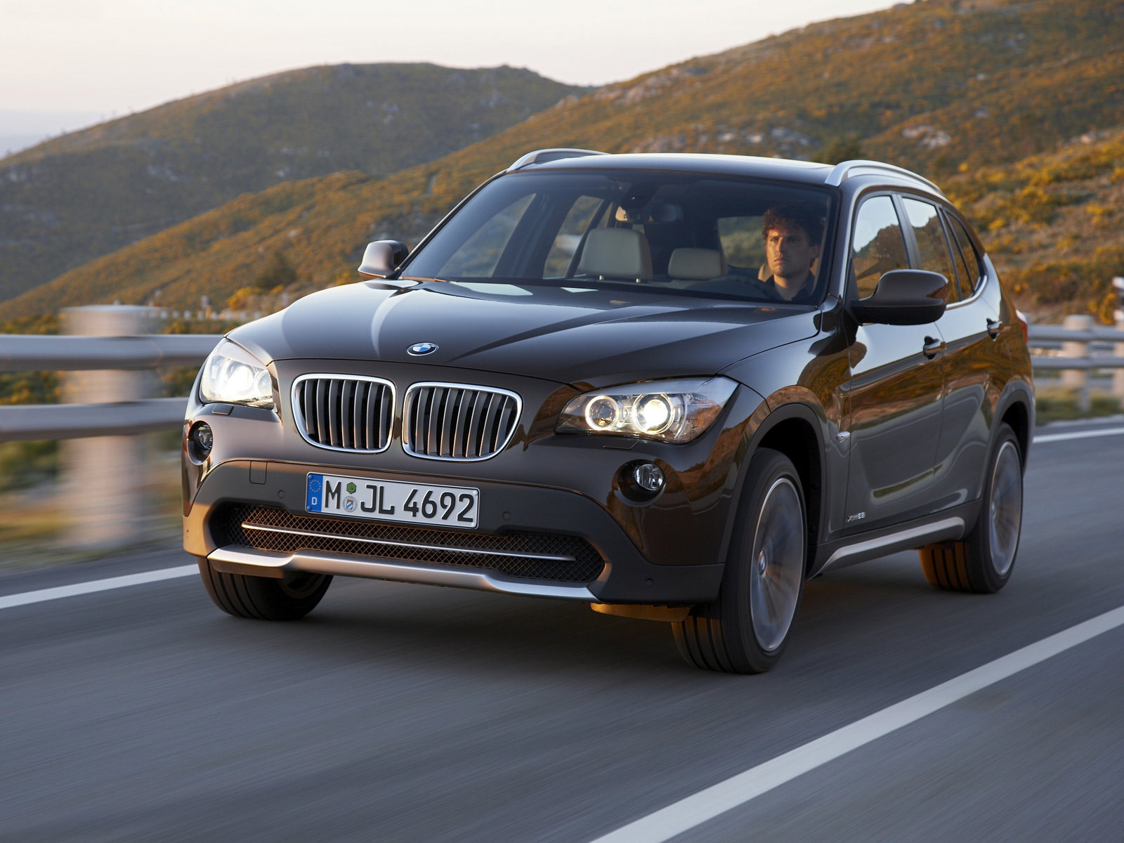 2010 BMW X1 car Insurance Information