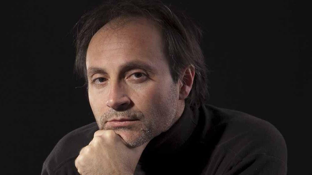 Escorzos (de actualidad literaria) Entrevista a Juan José Becerra