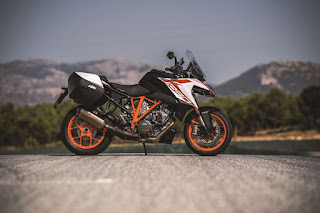 KTM-1290-SUPER-DUKE-GT-lateral KTM-1290-SUPER-DUKE-GT-lateral
