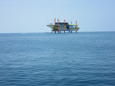Antigua plataforma petrolífera en la isla Mabul, en Semporna