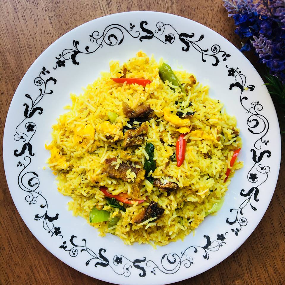 Cik Wan Kitchen Nasi Goreng Kunyit Sama Ikan Goreng